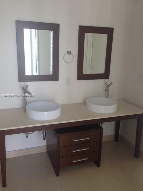 495 BRICKELL AV # 3011