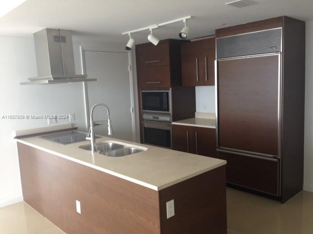 495 BRICKELL AV # 3011