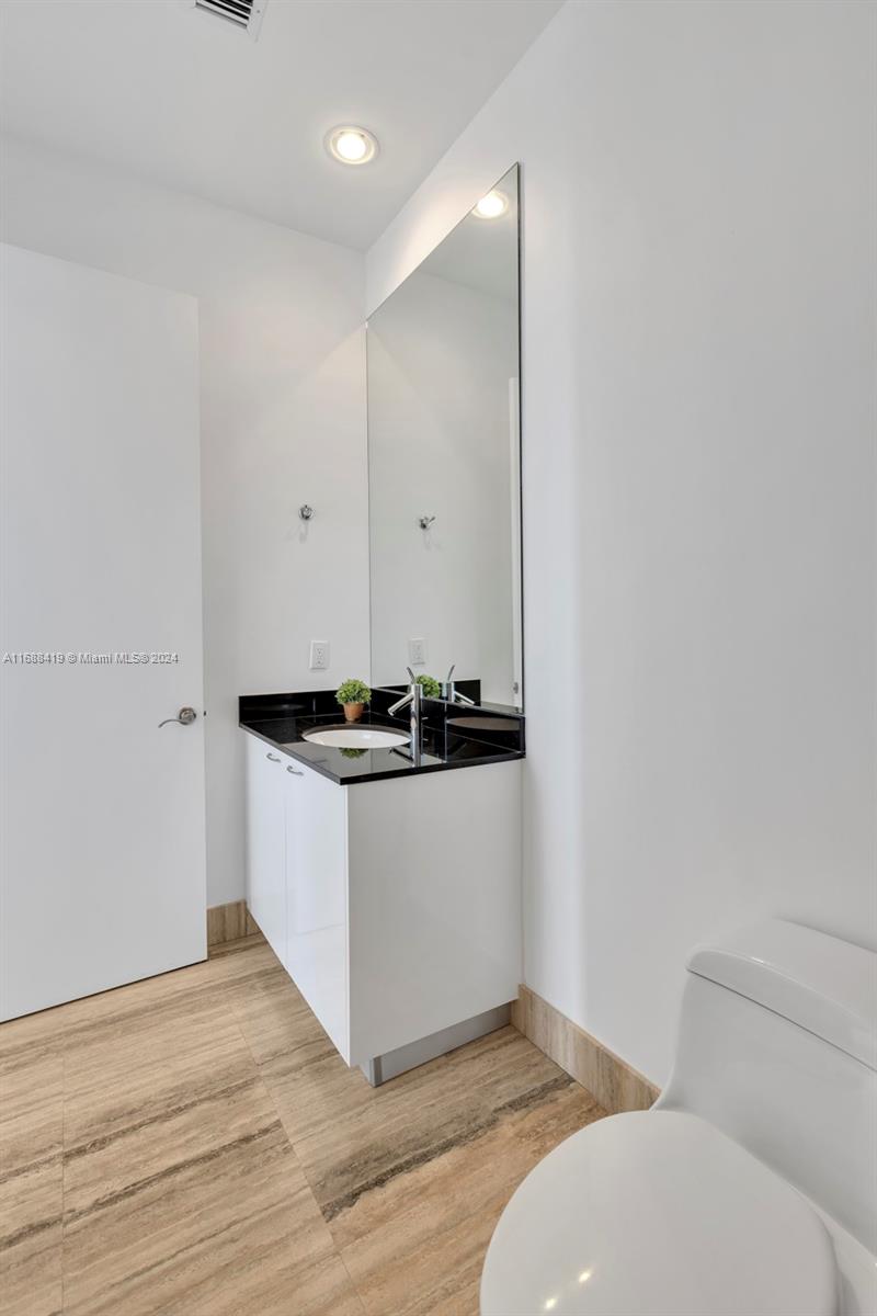 15811 Collins Ave # 4002