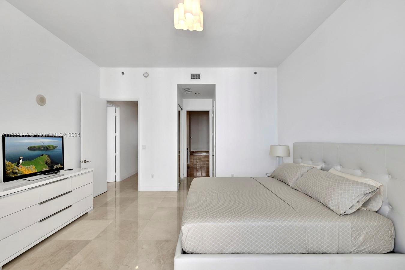 15811 Collins Ave # 4002