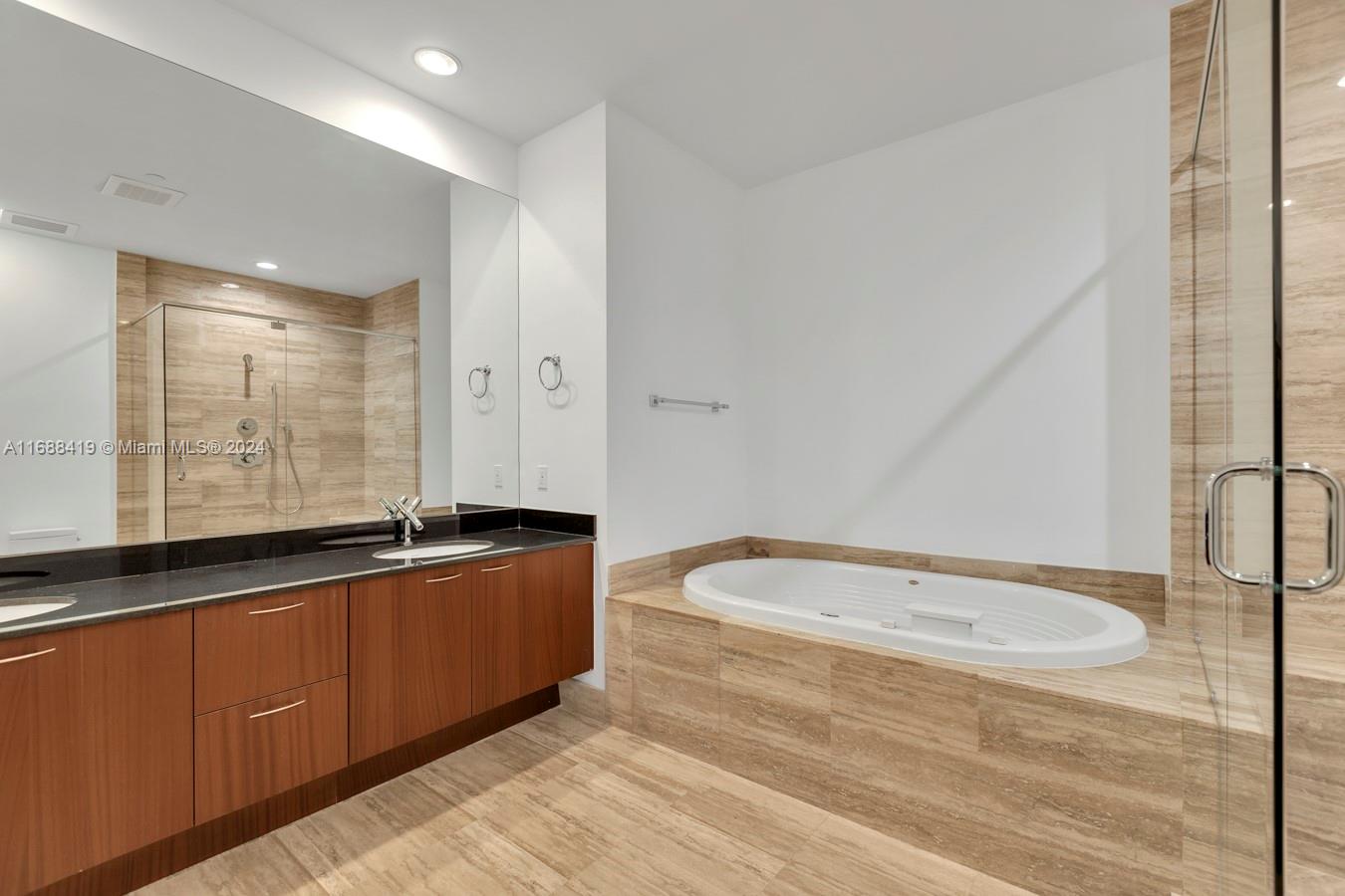 15811 Collins Ave # 4002