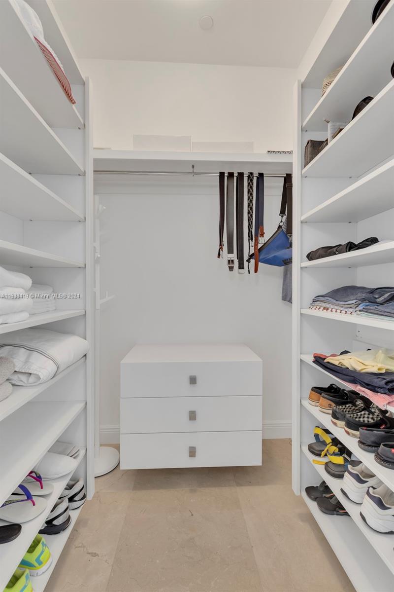 15811 Collins Ave # 4002