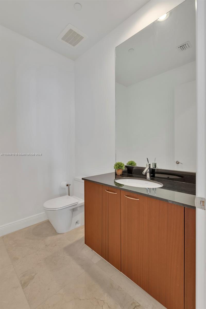 15811 Collins Ave # 4002