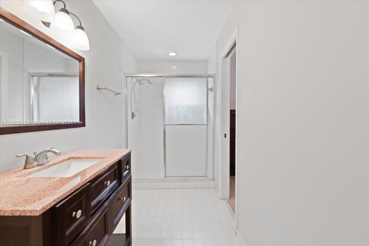 375 N Canal Pt N # 1010