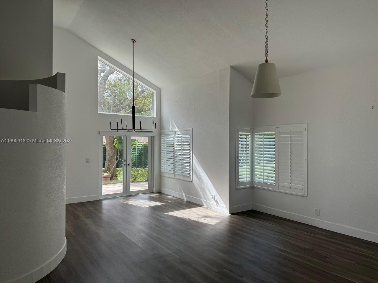 10744 Santa Laguna Dr
