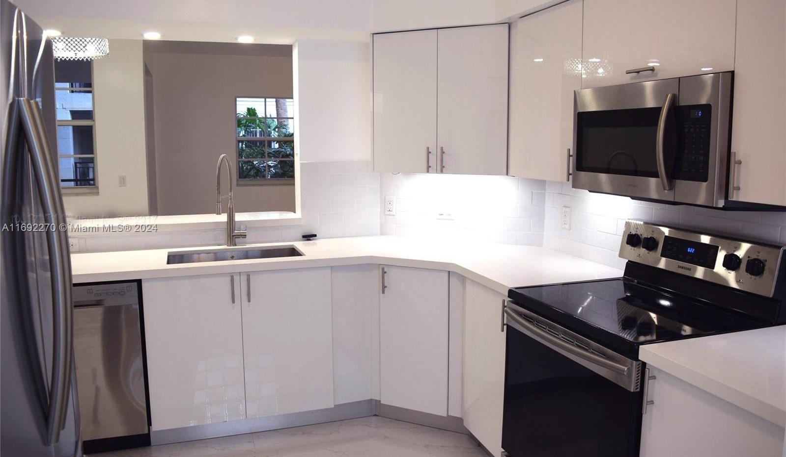 3135 NE 184th St # 2105