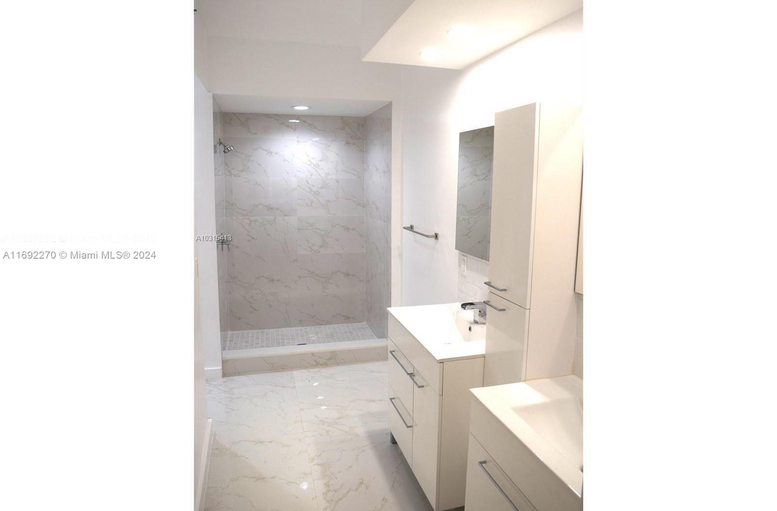 3135 NE 184th St # 2105