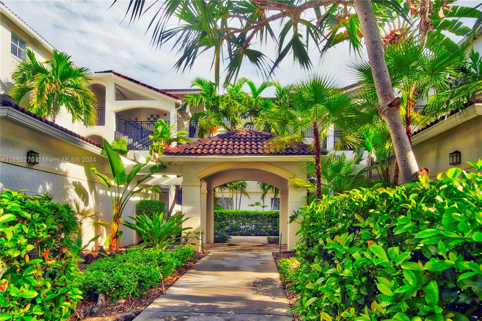 3135 NE 184th St # 2105