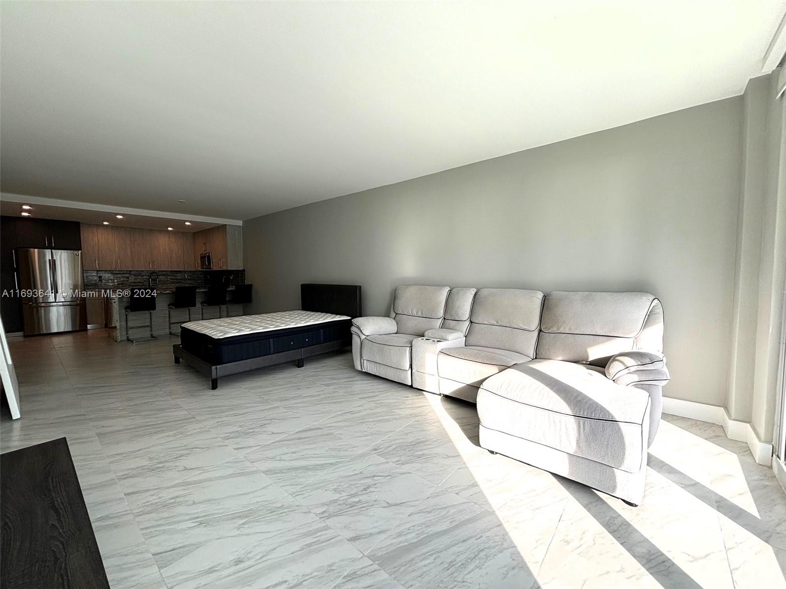 19380 Collins Ave # 914