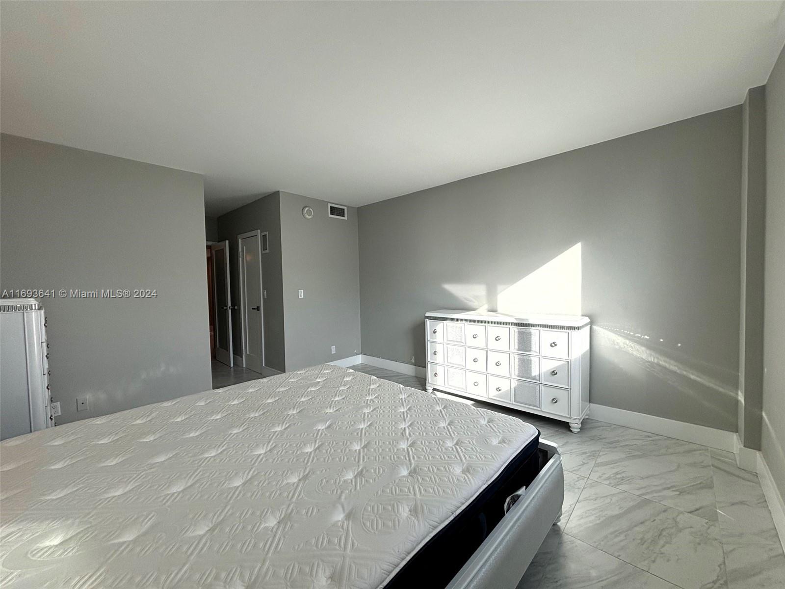 19380 Collins Ave # 914