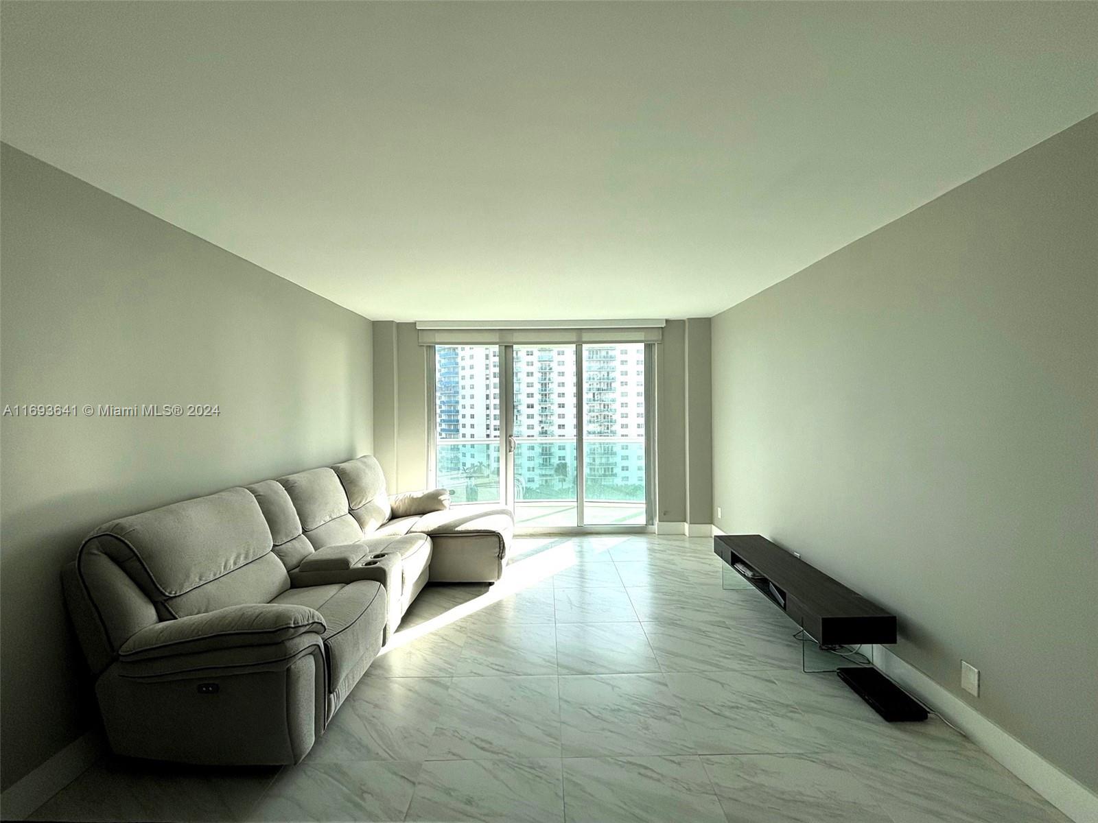 19380 Collins Ave # 914