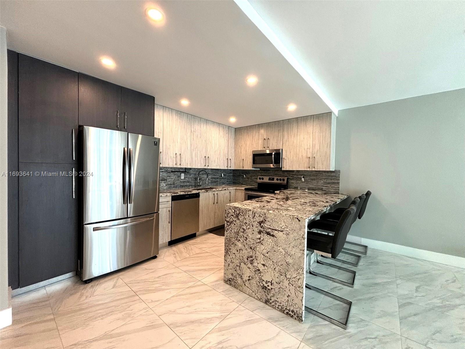 19380 Collins Ave # 914