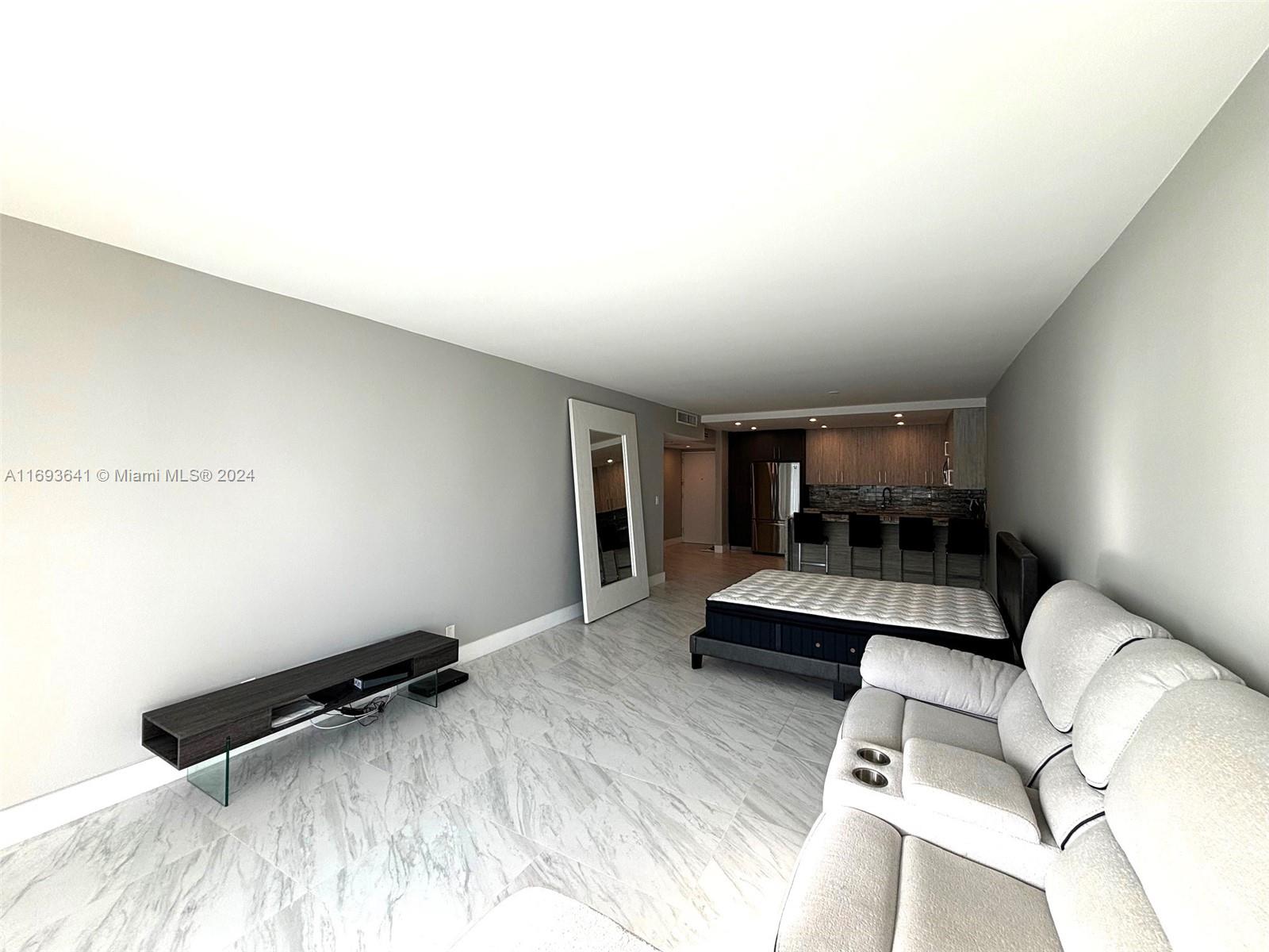 19380 Collins Ave # 914