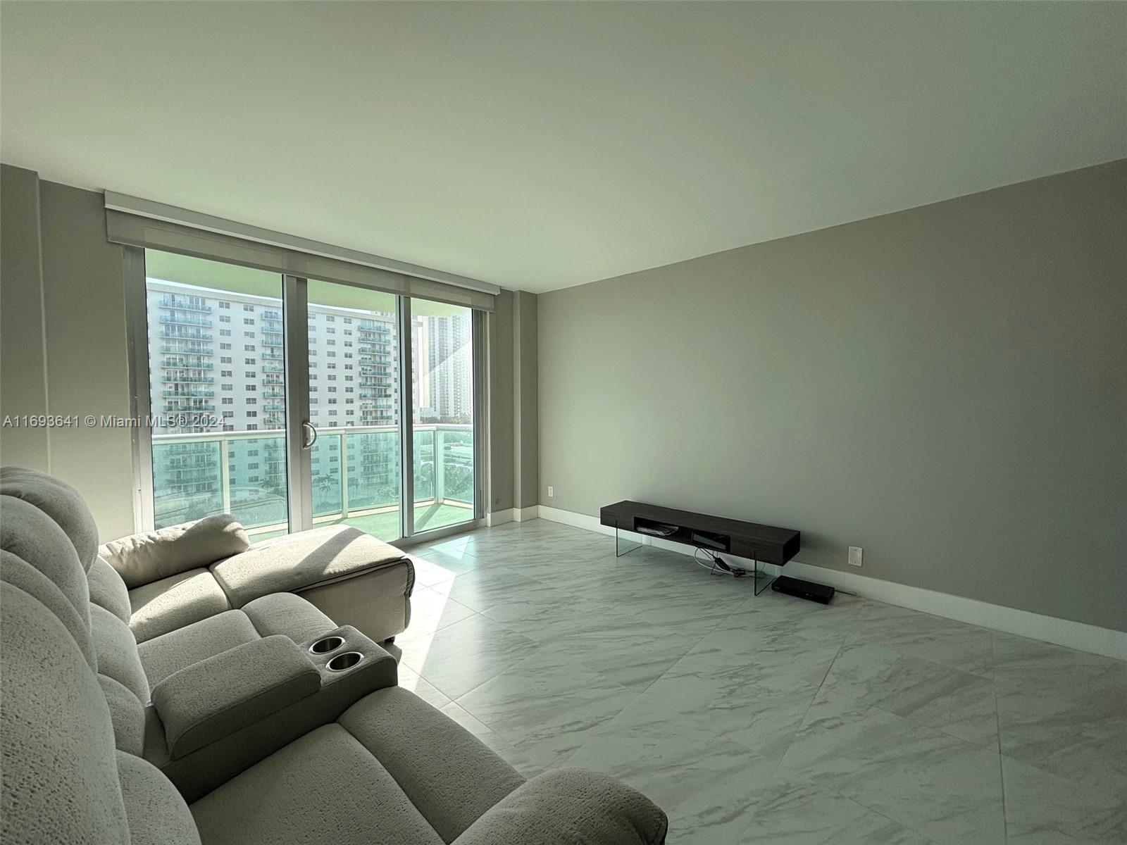 19380 Collins Ave # 914