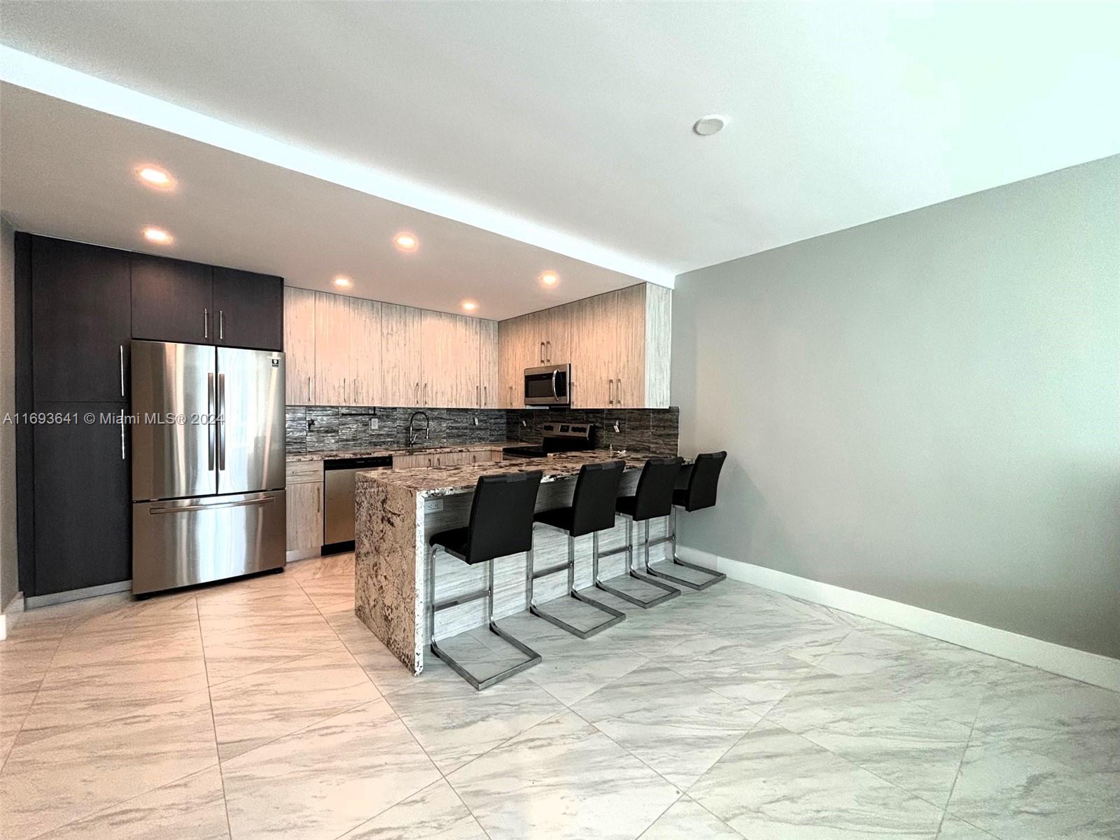 19380 Collins Ave # 914