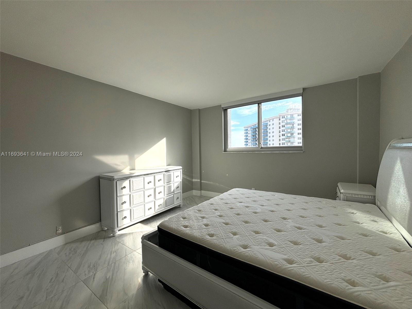19380 Collins Ave # 914