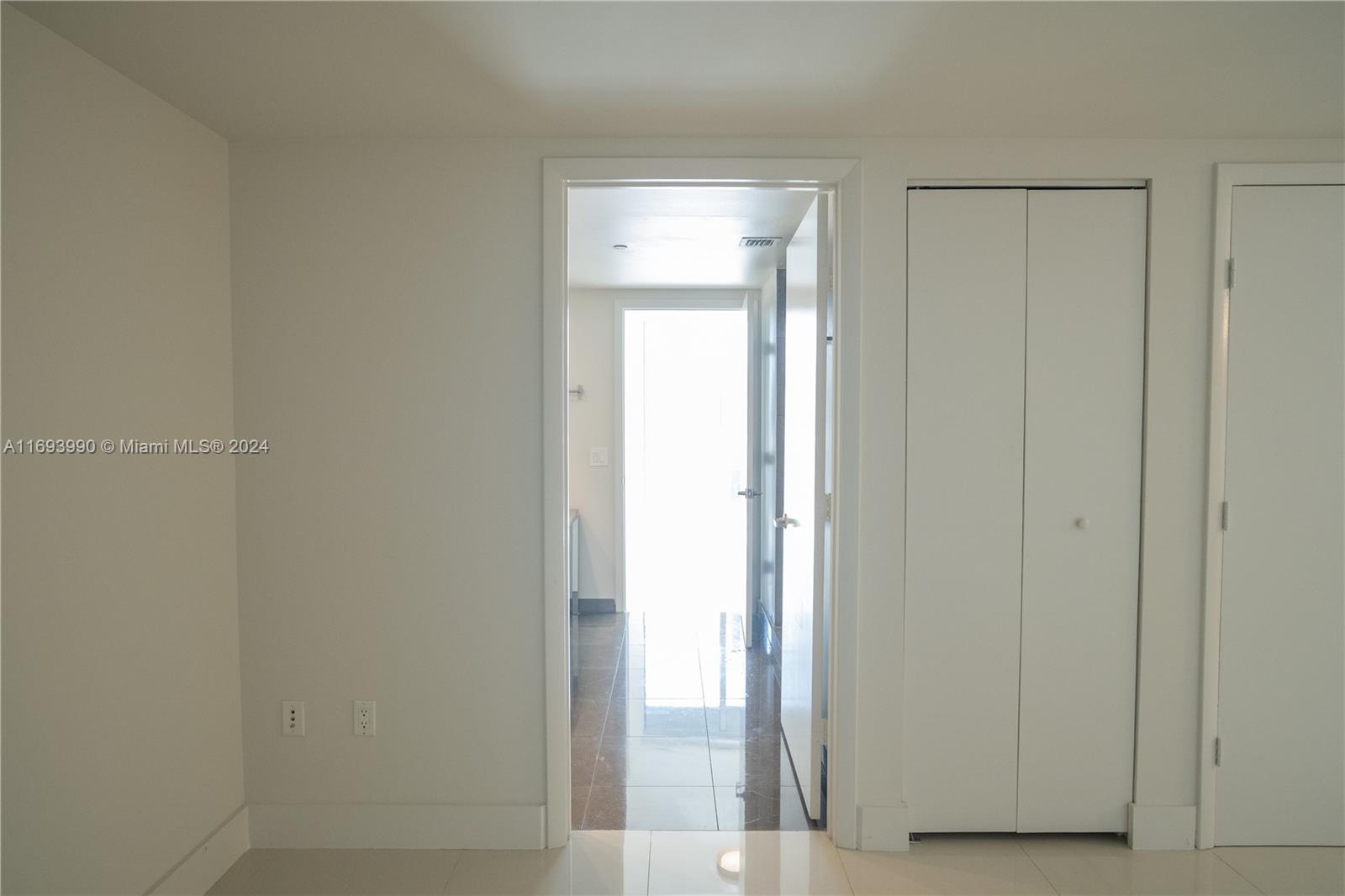 495 Brickell Ave # 2703