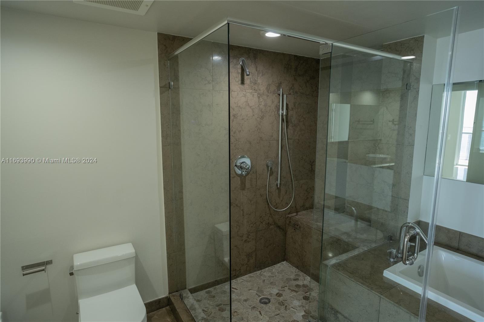 495 Brickell Ave # 2703