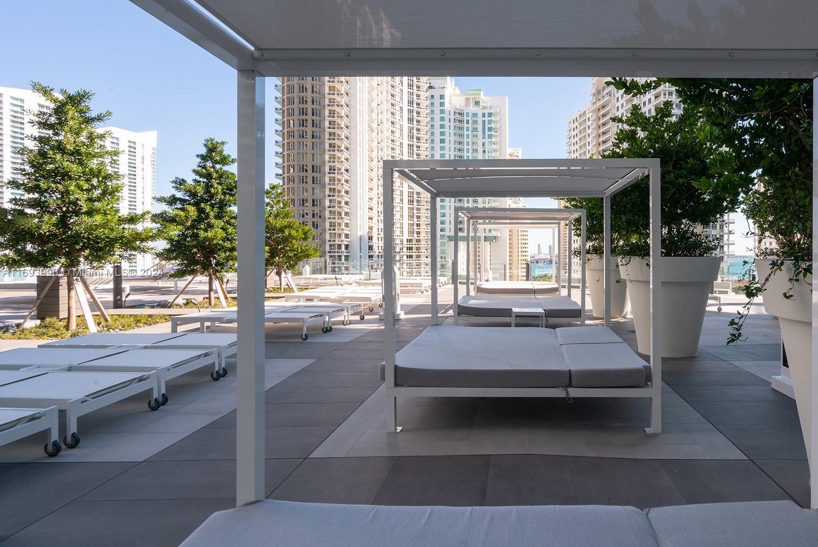 495 Brickell Ave # 2703
