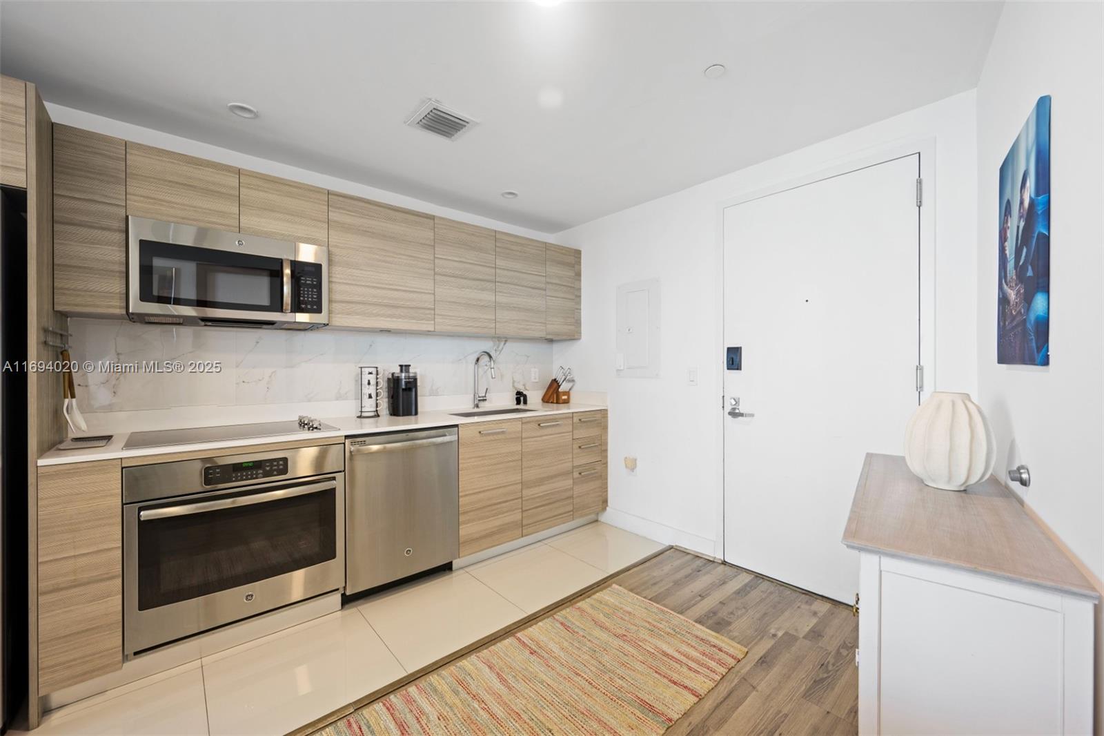 121 NE 34th St # 3014