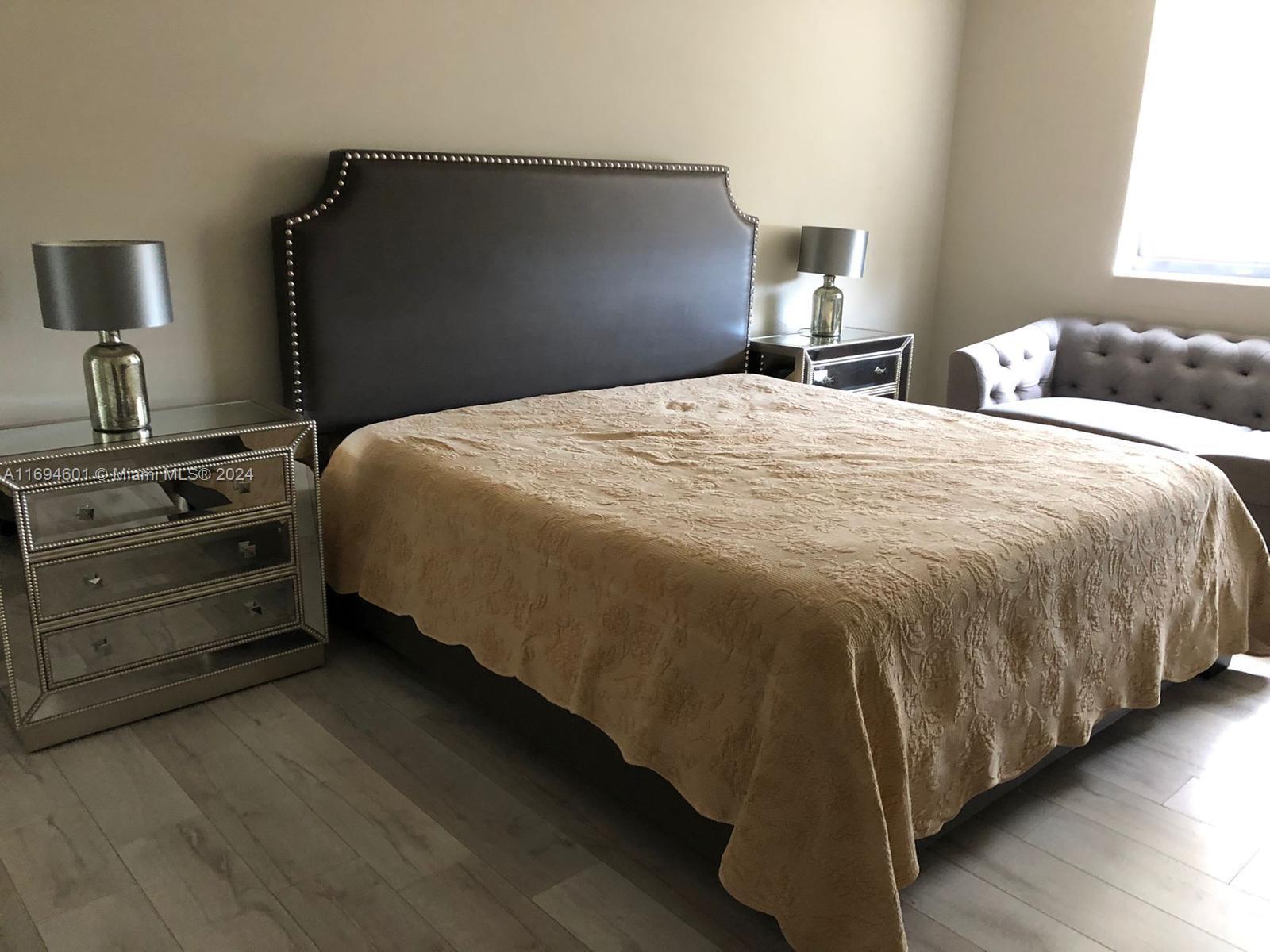 999 SW 1st Ave # 1205