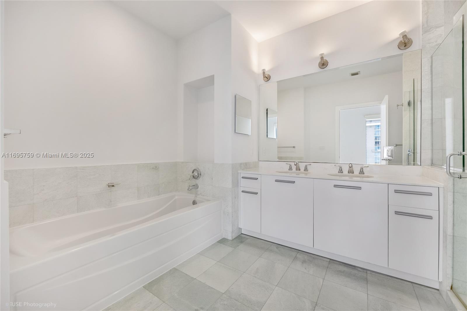 1060 Brickell Ave # 4101