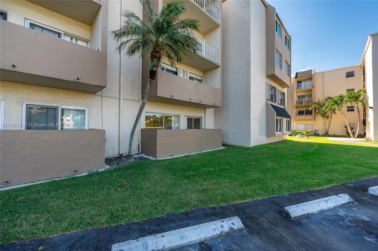 7715 SW 86th St # 103 Unit: A2-103