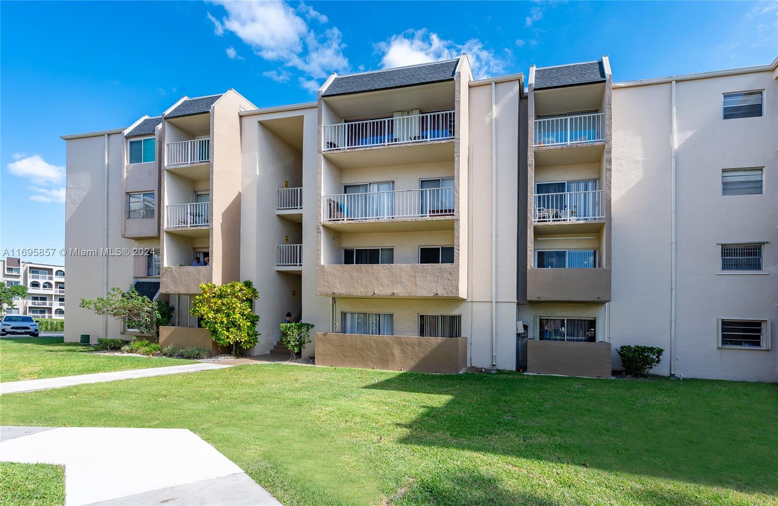 7715 SW 86th St # 103 Unit: A2-103