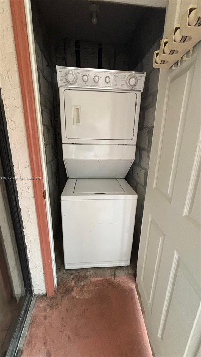 900 NE 209th Ter # 31 Unit: 201-31