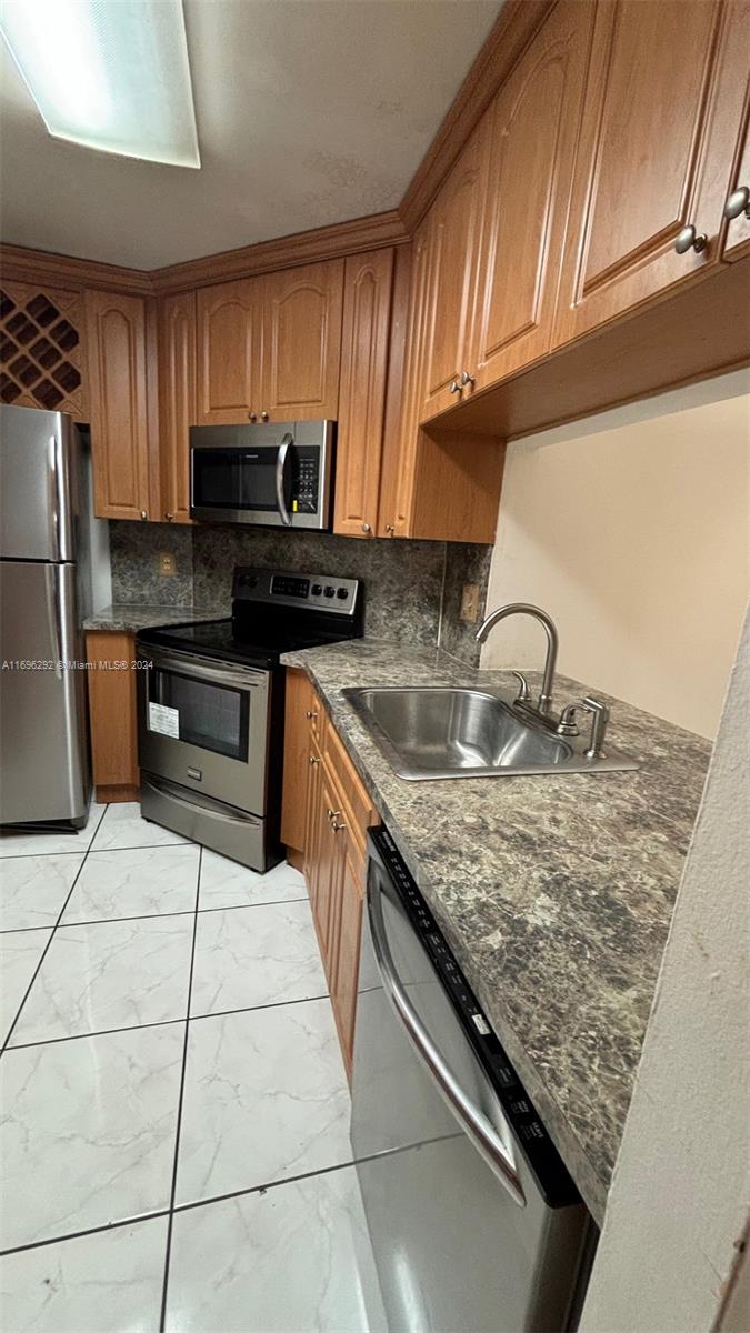 900 NE 209th Ter # 31 Unit: 201-31