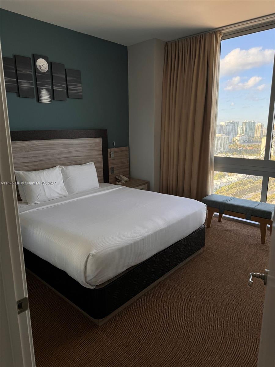 18683 Collins Ave Unit: PH2606