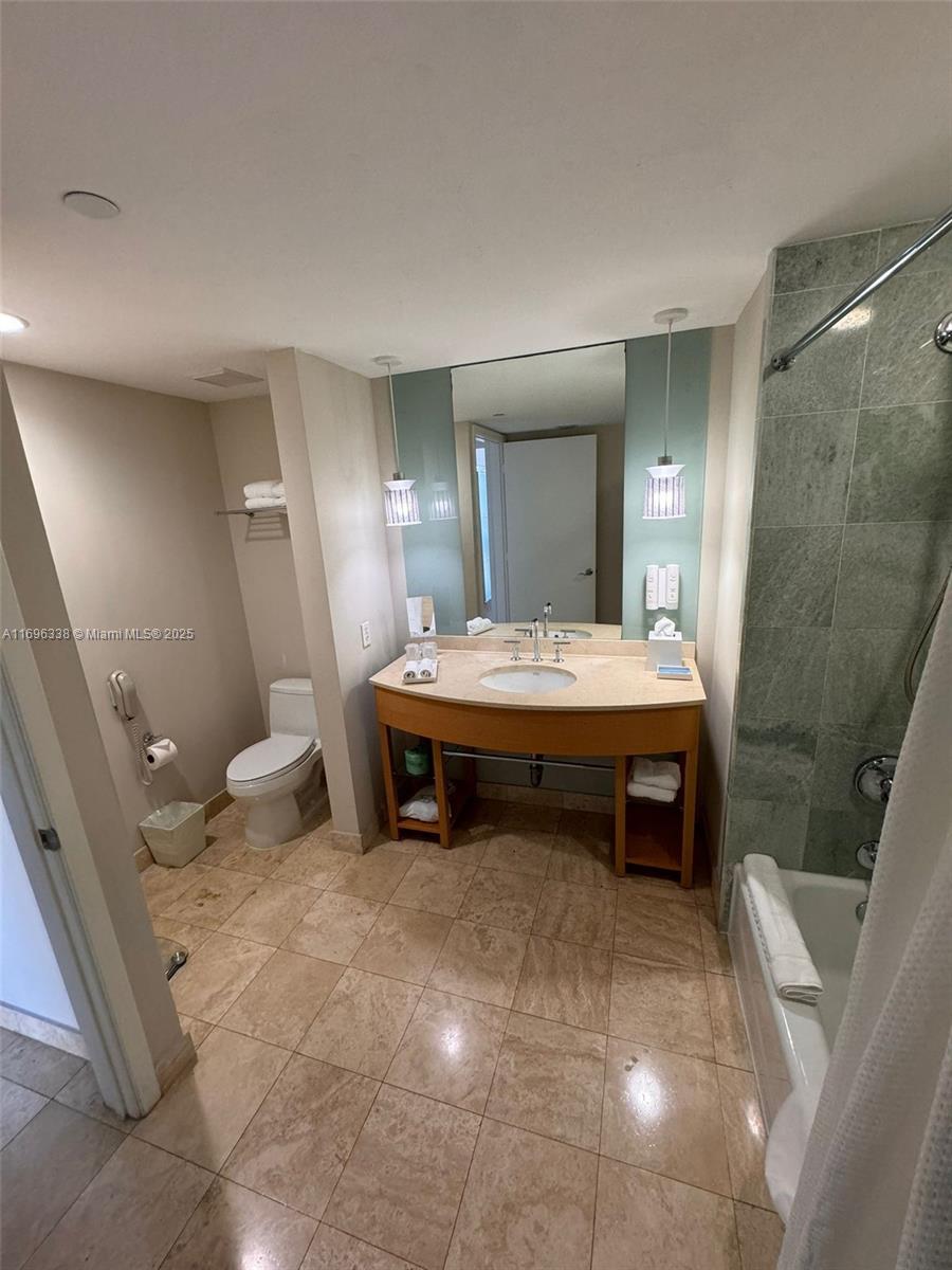 18683 Collins Ave Unit: PH2606