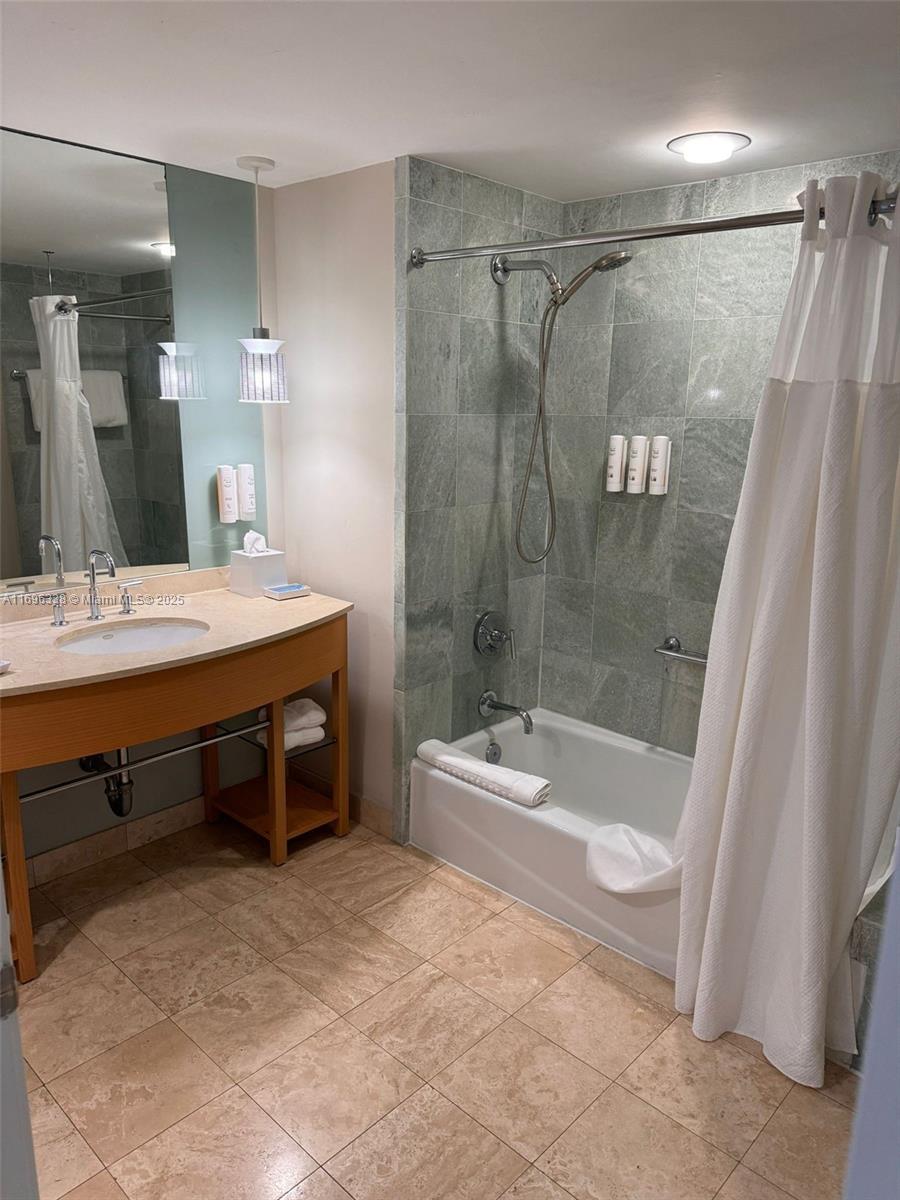 18683 Collins Ave Unit: PH2606