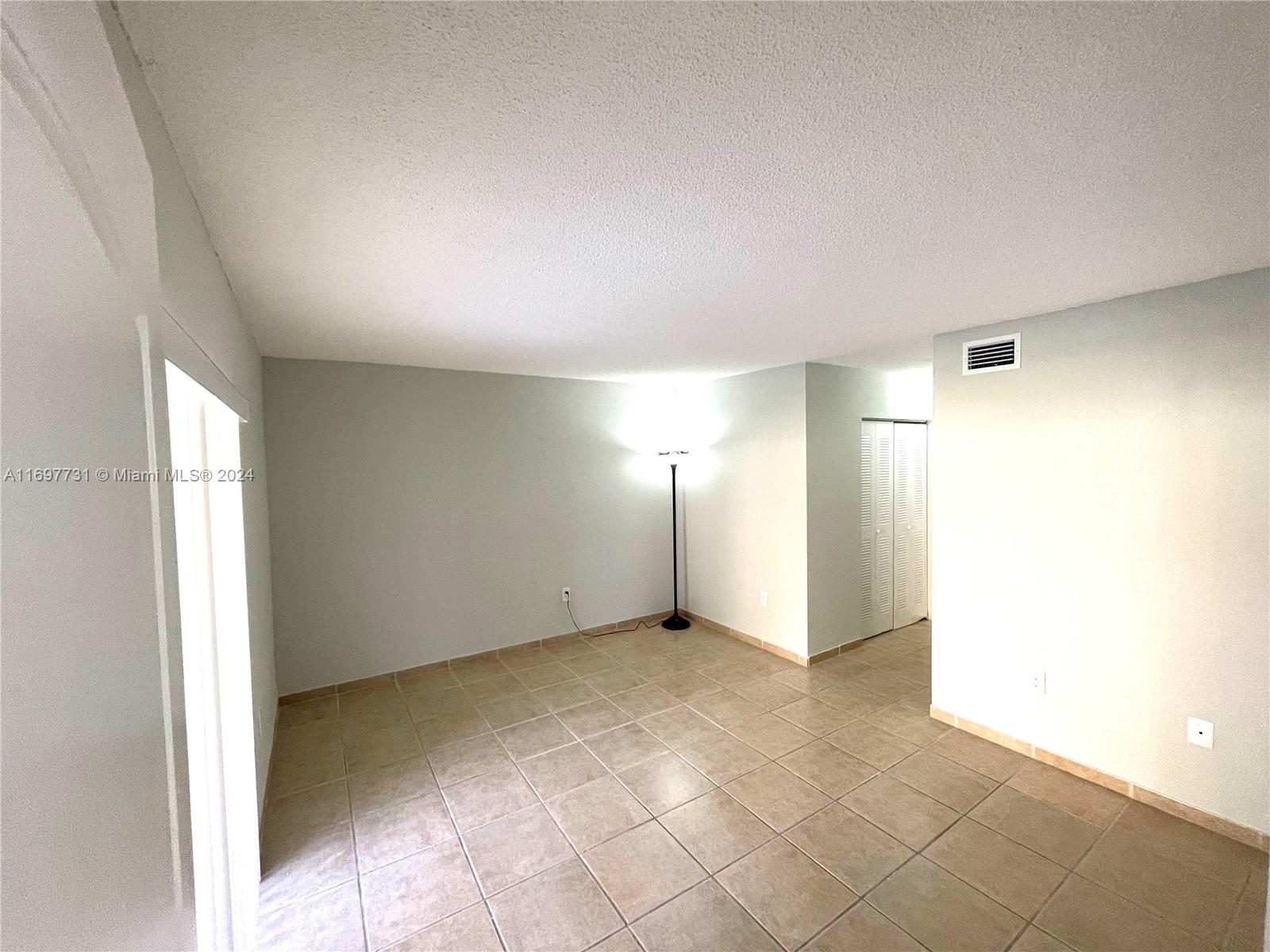 10897 NW 7th St # 29 Unit: 14-29