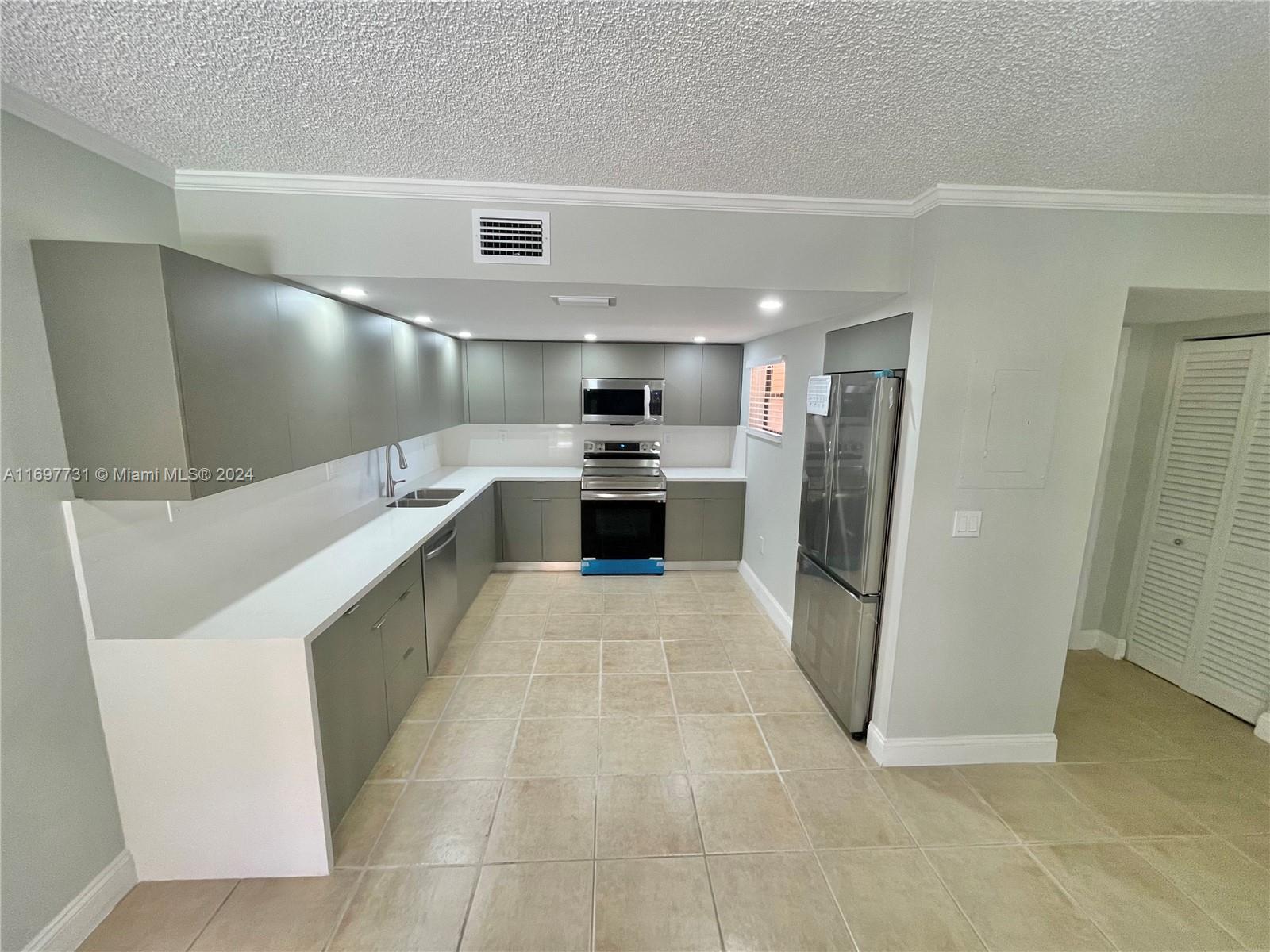 10897 NW 7th St # 29 Unit: 14-29