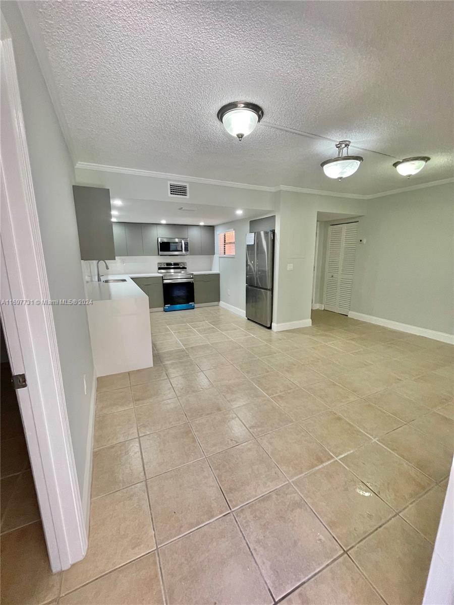10897 NW 7th St # 29 Unit: 14-29
