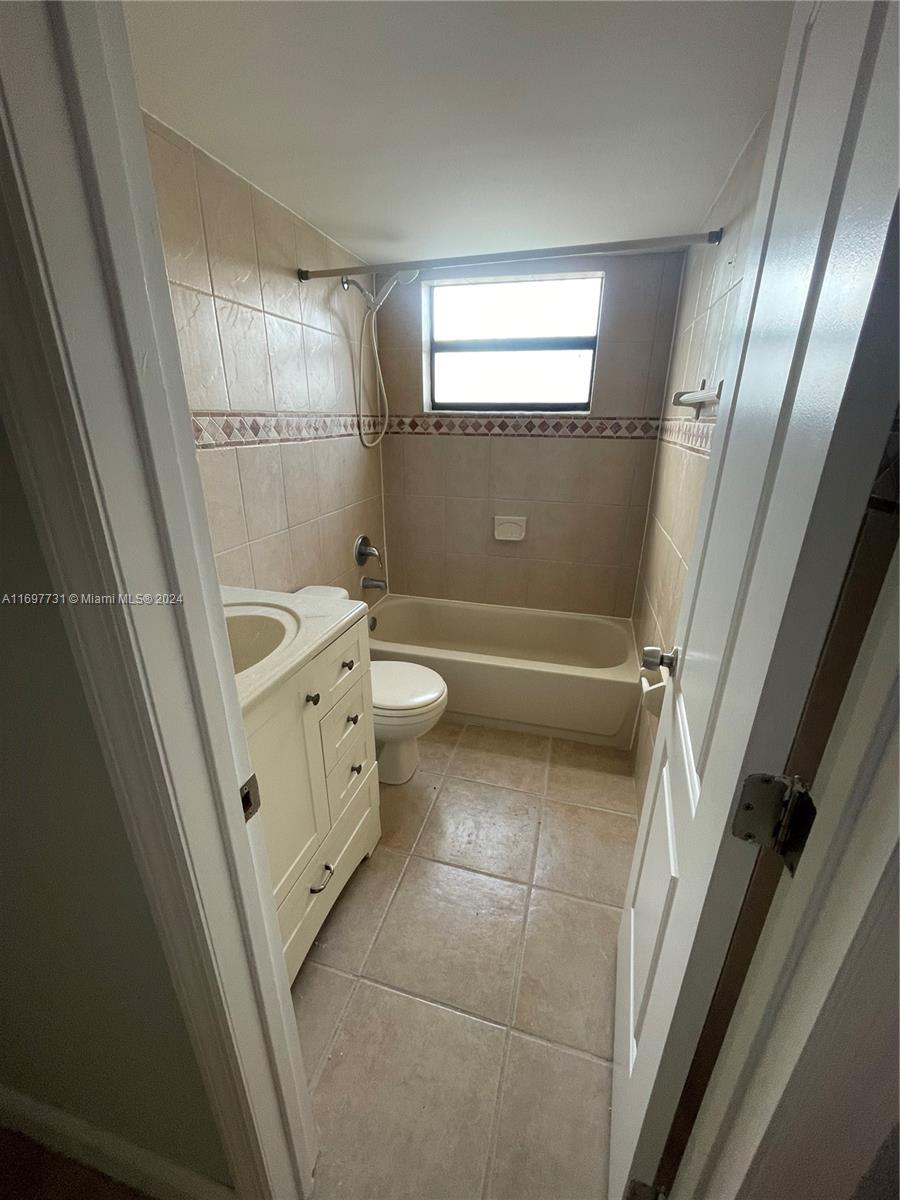 10897 NW 7th St # 29 Unit: 14-29