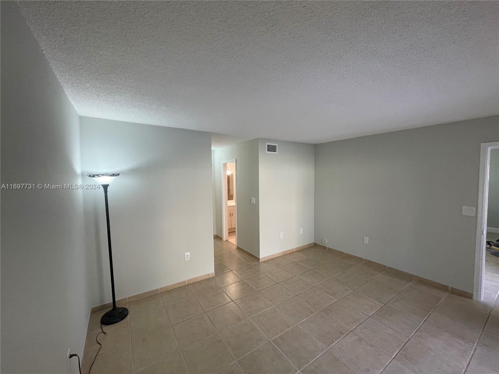10897 NW 7th St # 29 Unit: 14-29