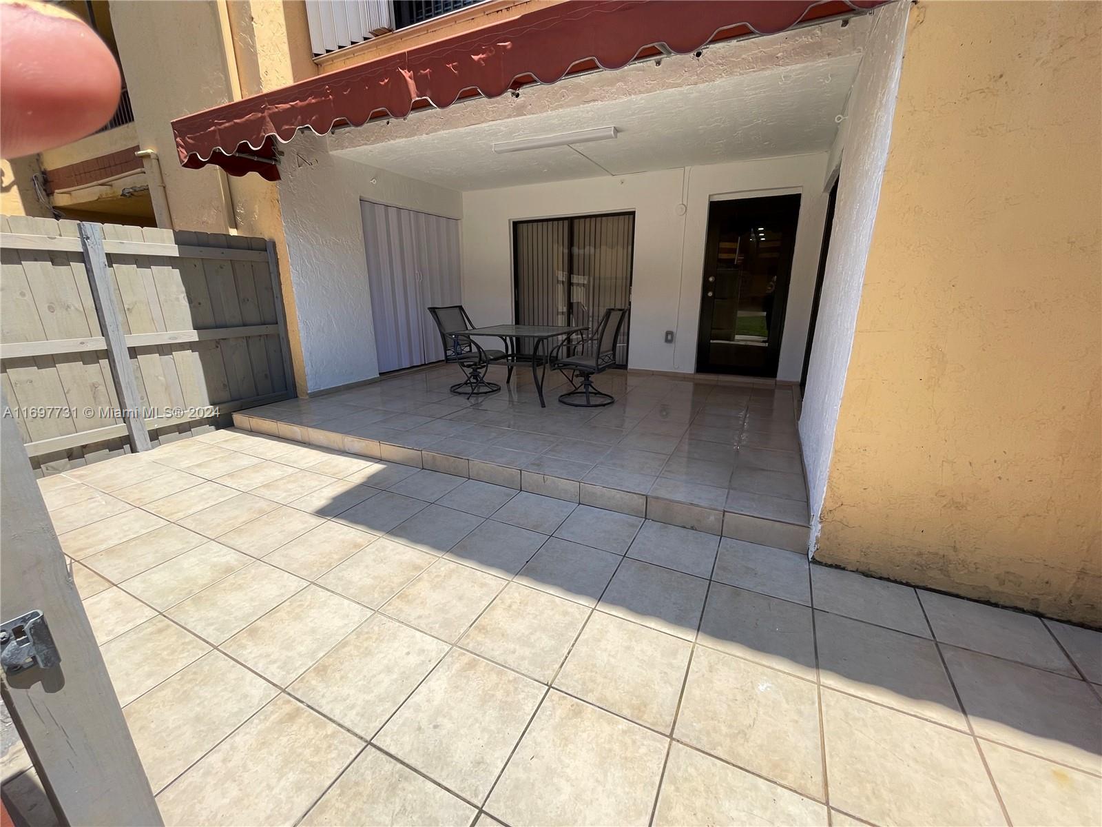 10897 NW 7th St # 29 Unit: 14-29