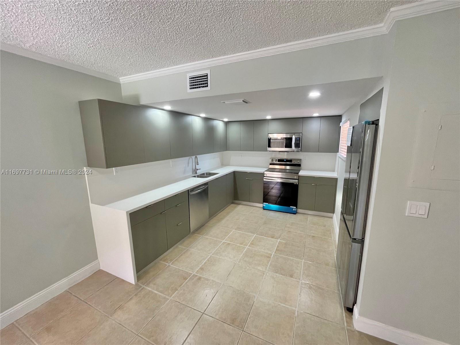 10897 NW 7th St # 29 Unit: 14-29