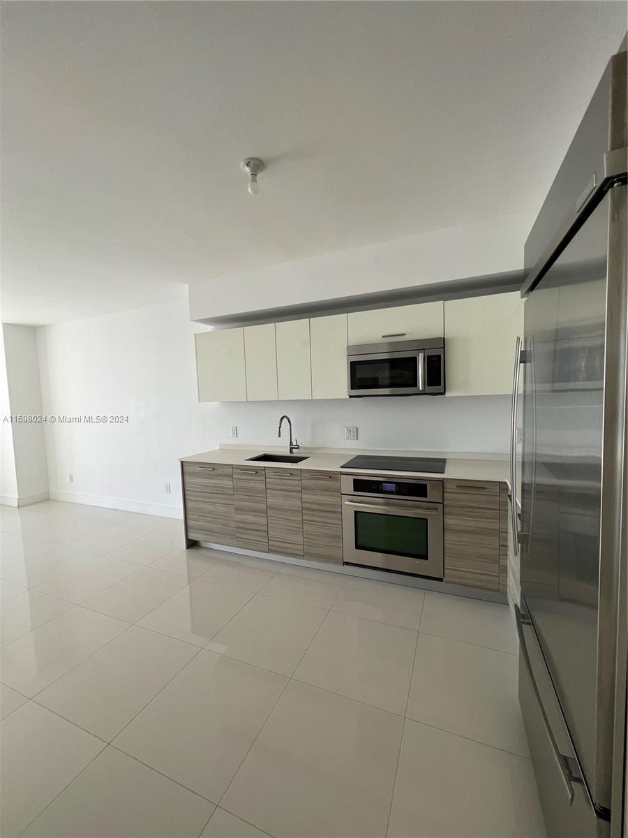 1300 Brickell Bay Dr # 2205