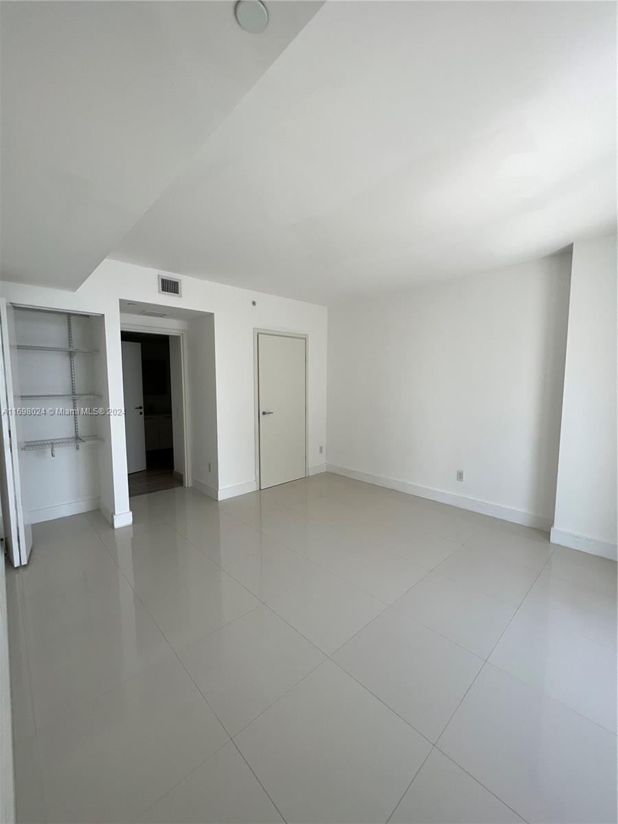 1300 Brickell Bay Dr # 2205