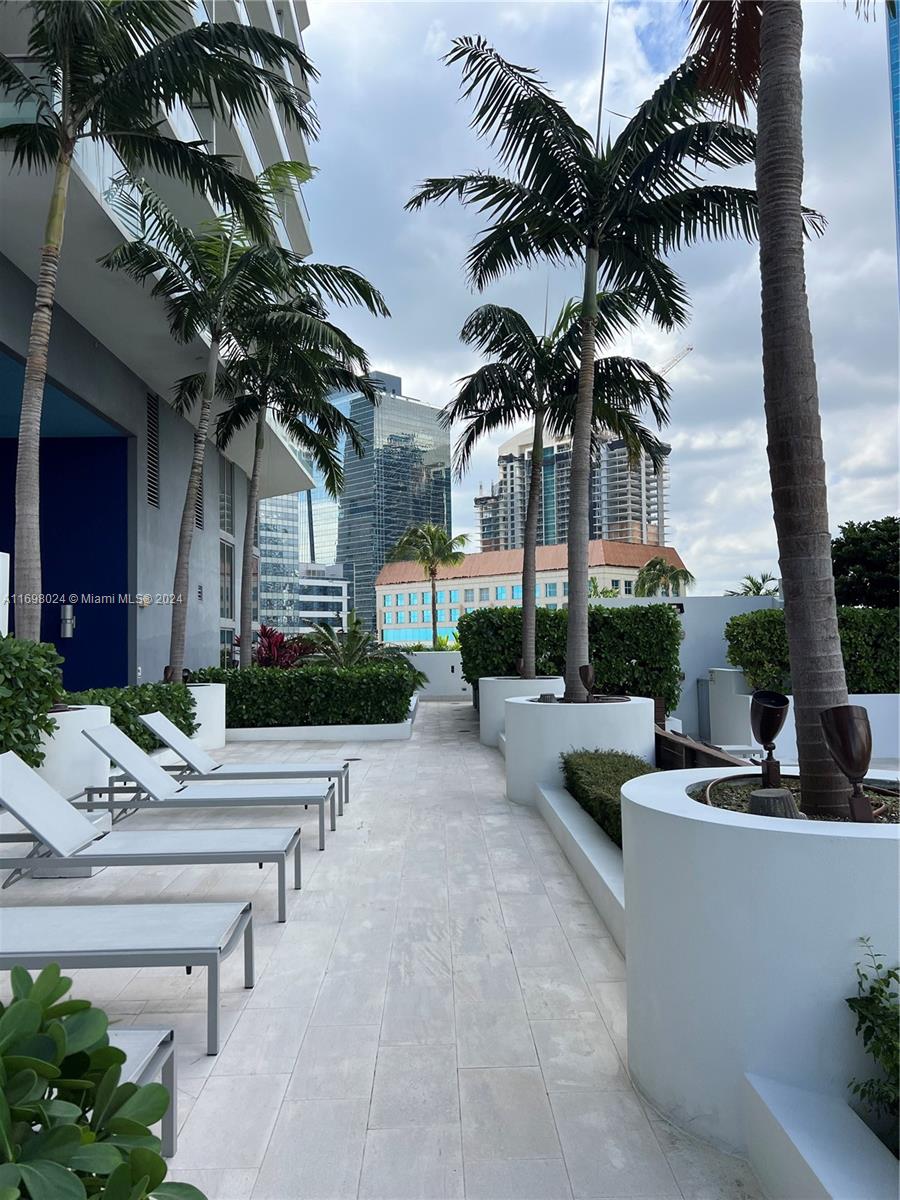 1300 Brickell Bay Dr # 2205
