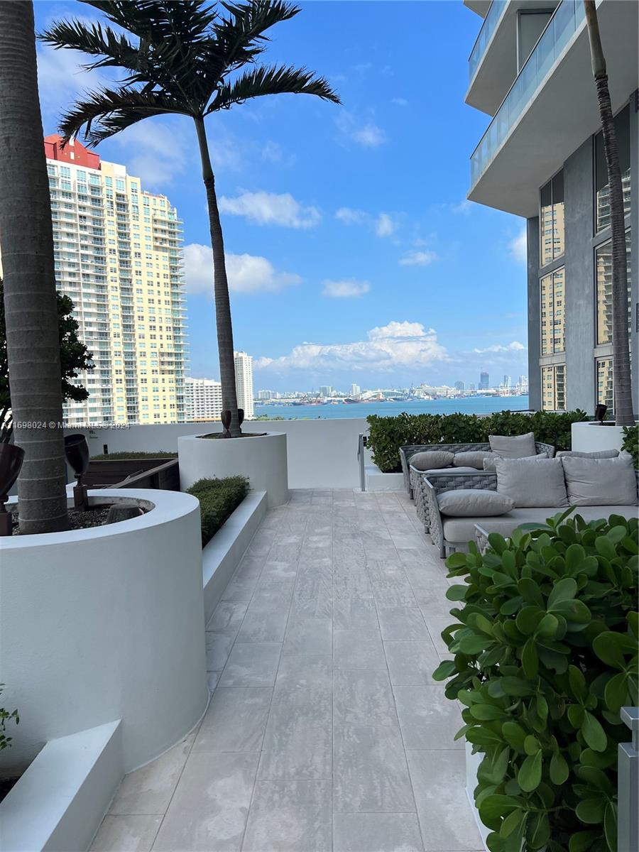 1300 Brickell Bay Dr # 2205