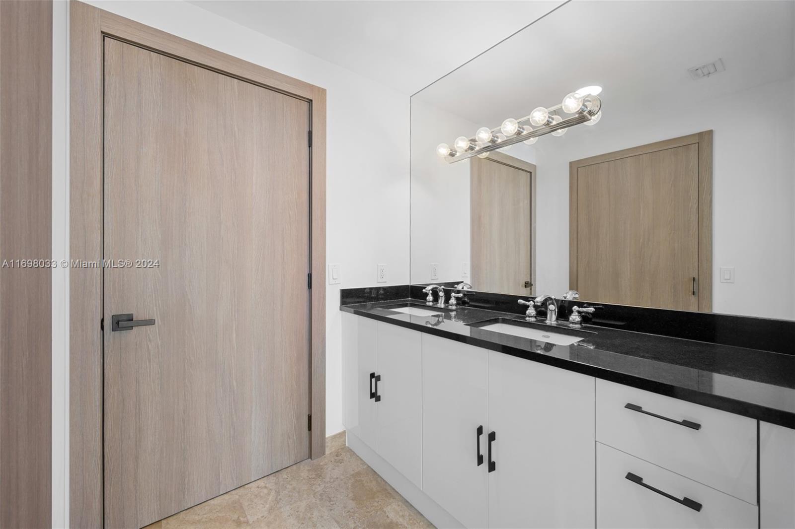300 S Biscayne Blvd # 2212 Unit: T-2212