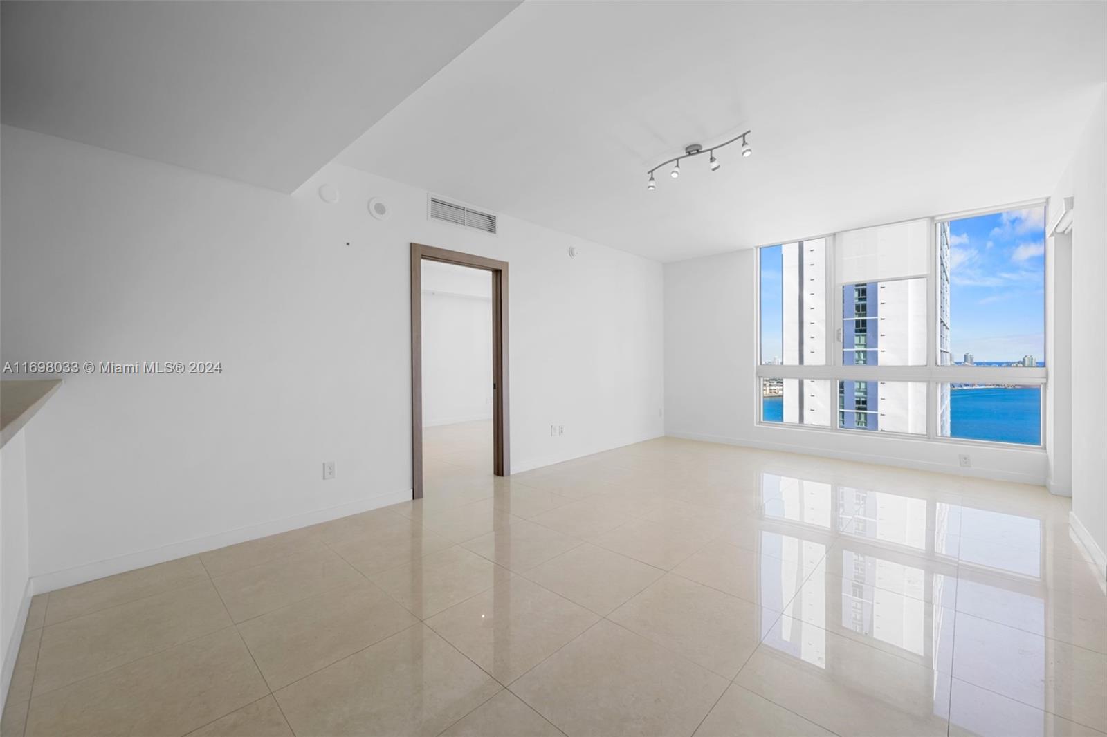 300 S Biscayne Blvd # 2212 Unit: T-2212