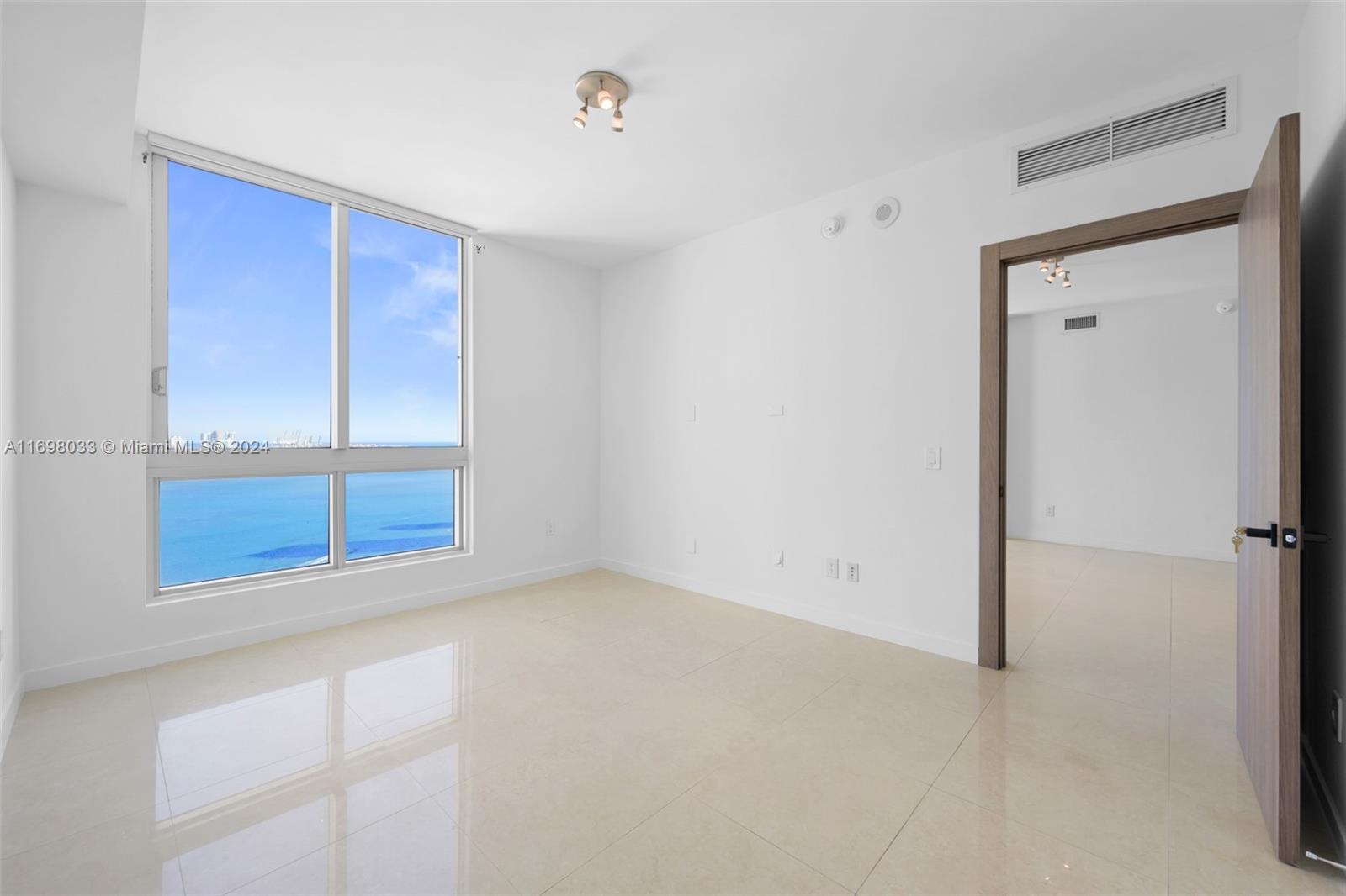 300 S Biscayne Blvd # 2212 Unit: T-2212