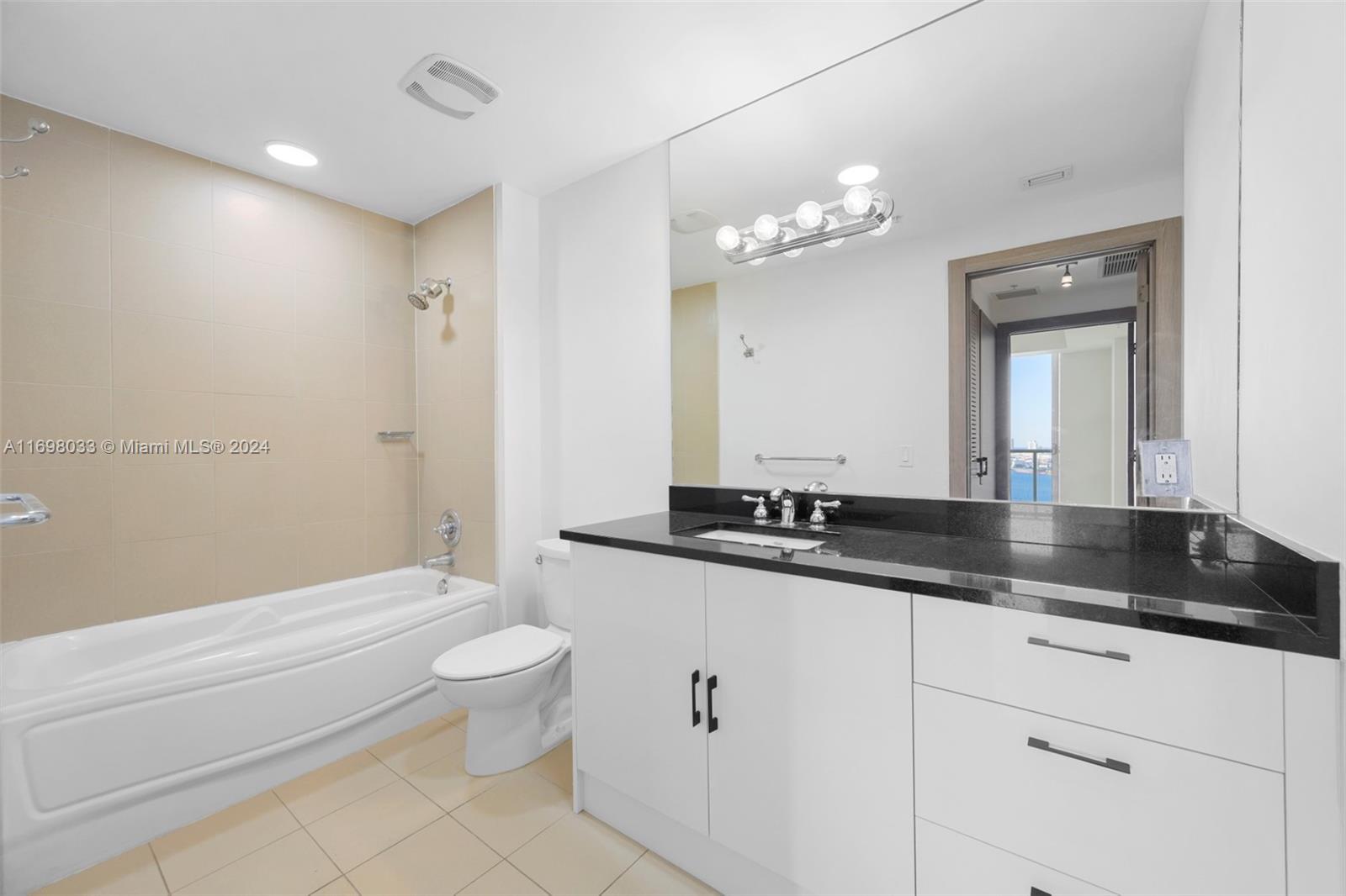 300 S Biscayne Blvd # 2212 Unit: T-2212