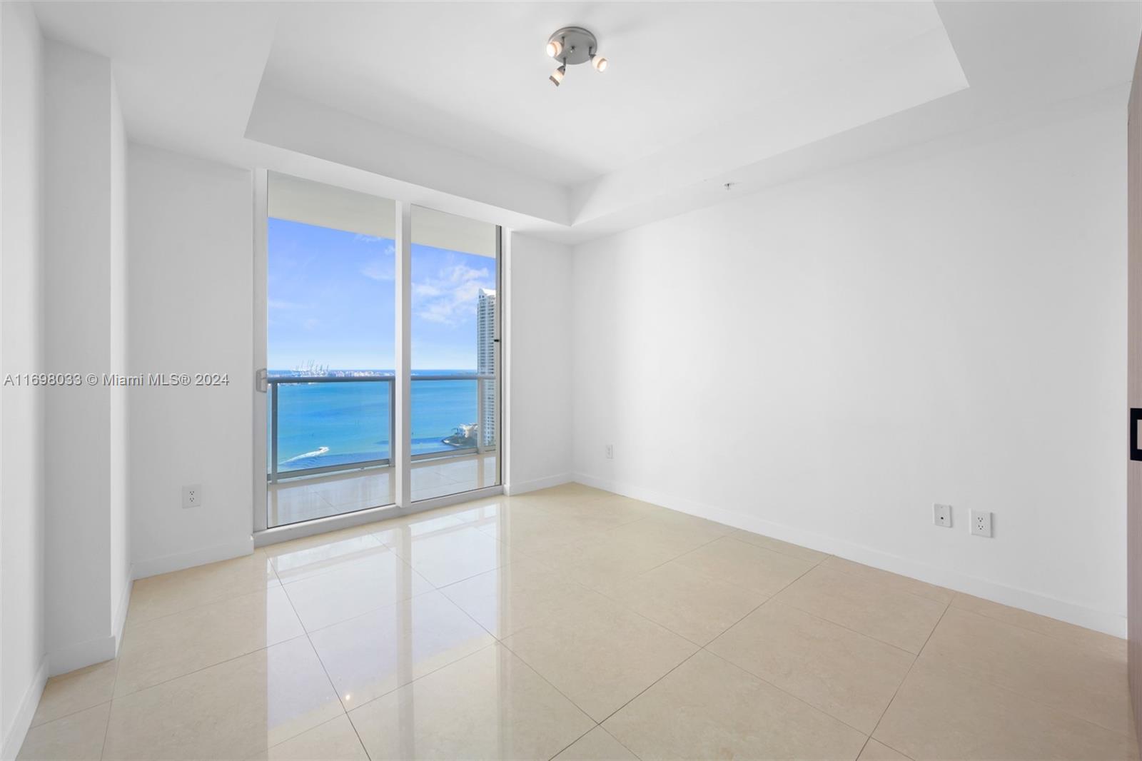 300 S Biscayne Blvd # 2212 Unit: T-2212