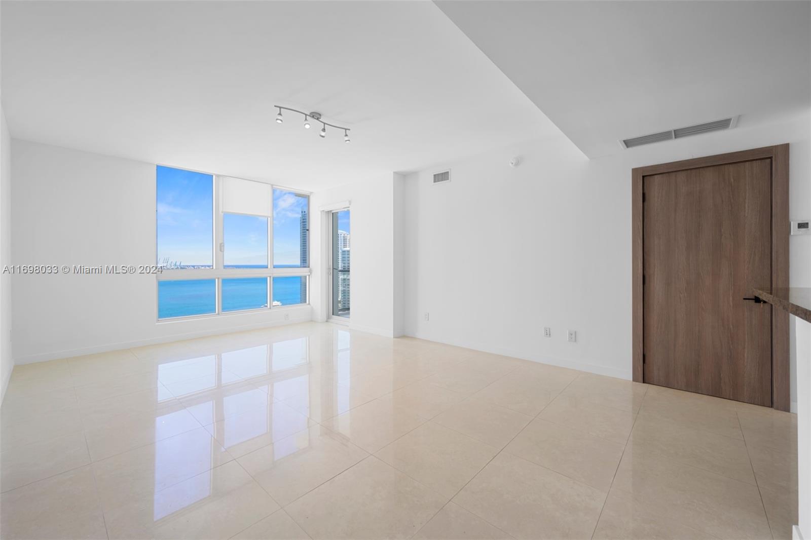 300 S Biscayne Blvd # 2212 Unit: T-2212